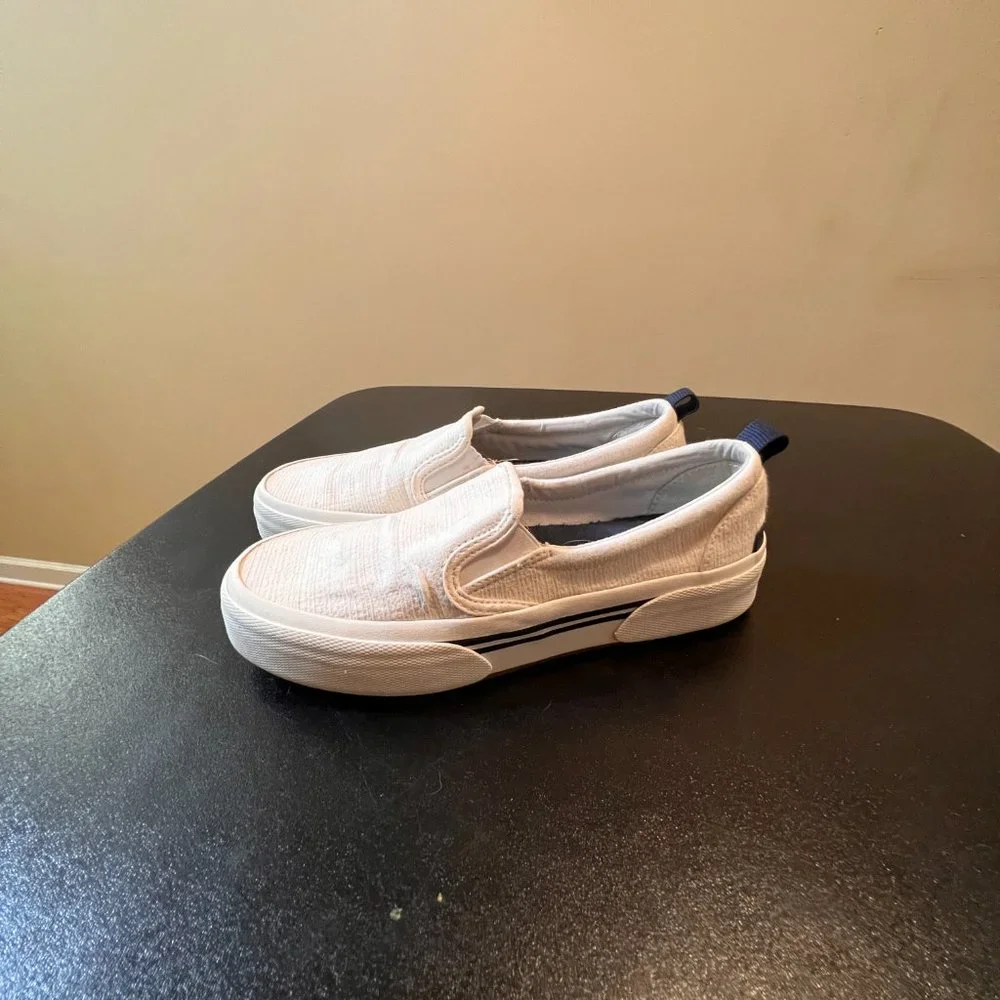 Sperry size 8 white pier wave high slip on sneakers